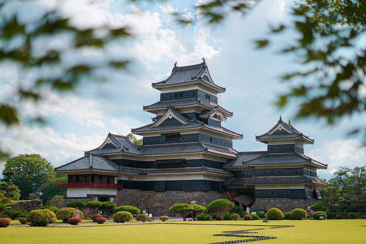 Where Does the Hokuriku Arch Pass Go?