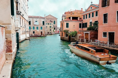 Moving to Venice: Essential Tips